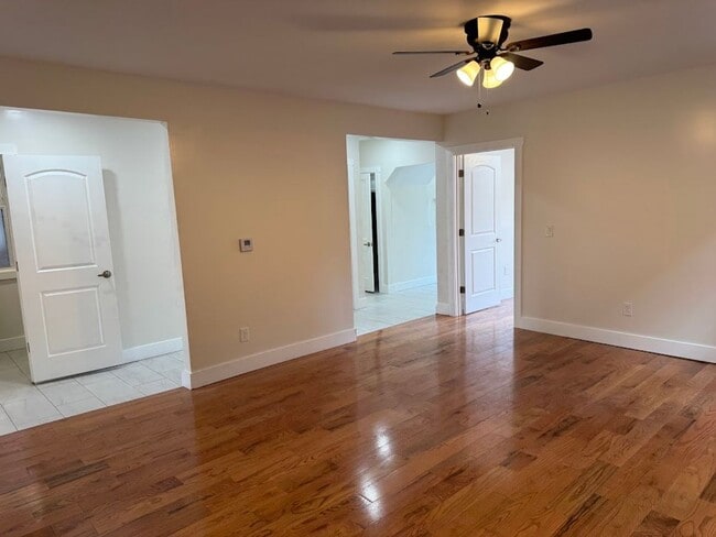 Photo - Great 1st Floor Duplex in Squirrel Hill! Available NOW!