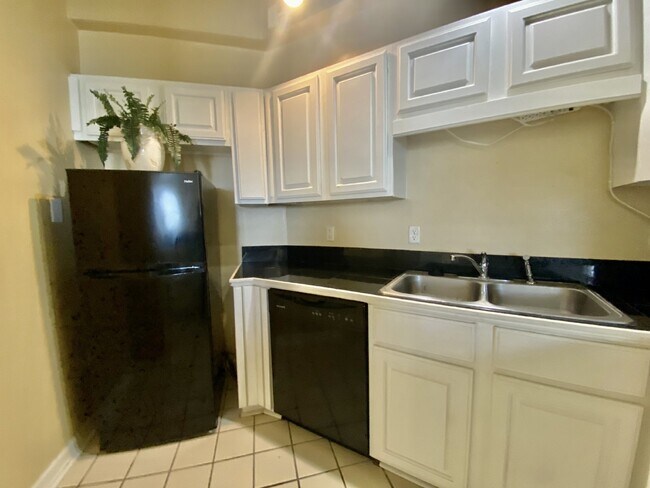Top-Floor 2 Bedroom / 2 Bath Condo in The Meridian – Gated Community!