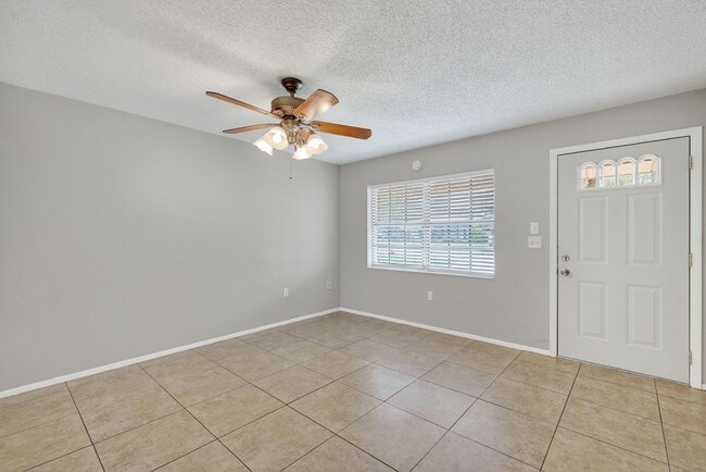 Photo - 3 Bedroom Home in Tavares – Available Now!