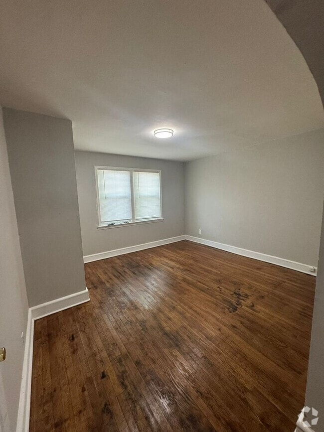 Building Photo - 1239 Queen St NE Unit 1 Rental