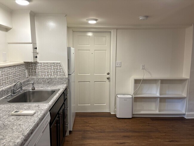 Photo - 1 Bedroom Lower Level Unit - Water Included!
