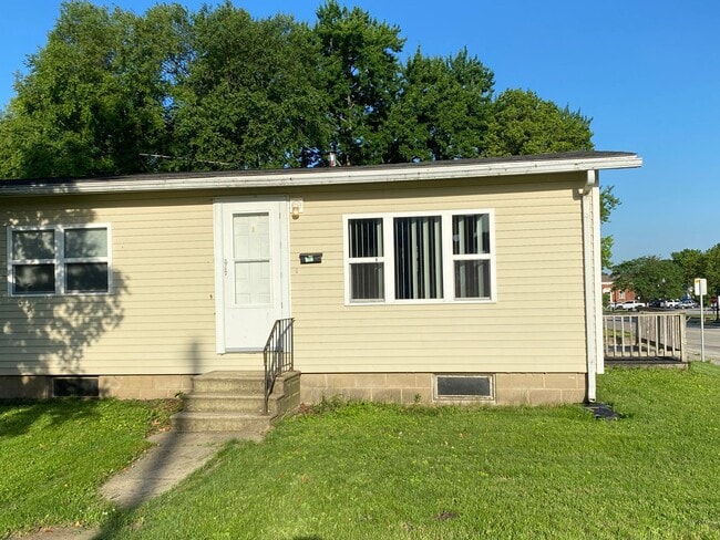 Photo - 202 4th St SE Apartment Unit 1