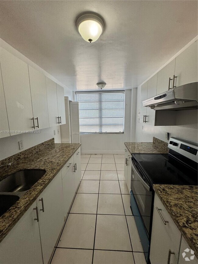 Building Photo - 12105 NE 6th Ave Unit 304 Rental