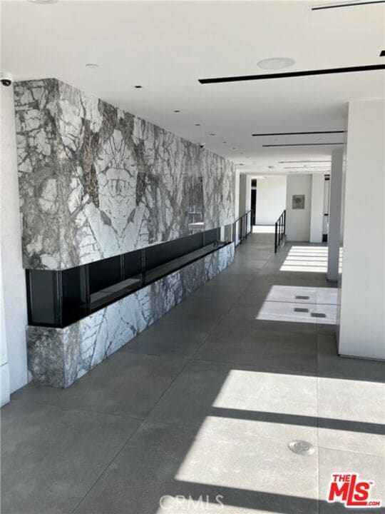 Photo - 8811 Burton Way Unidad 308