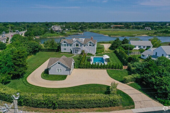 Building Photo - 115 Dune Rd Rental