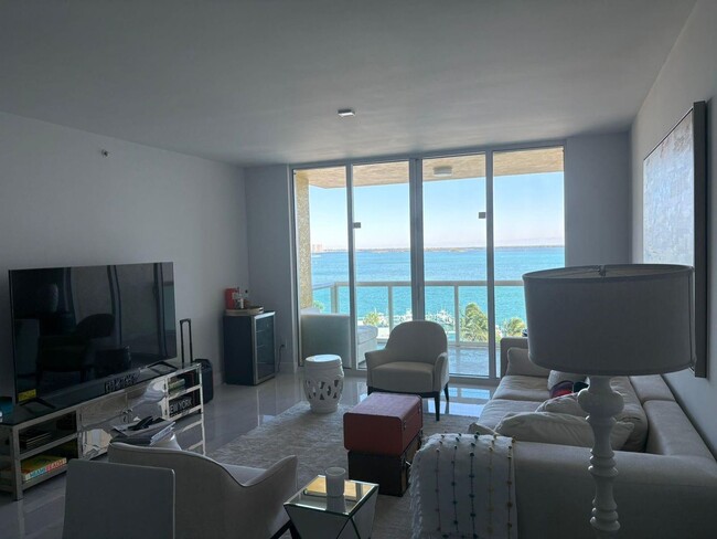 Photo - 2650 Lake Shore Dr