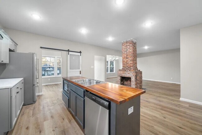828 Gracey Ave