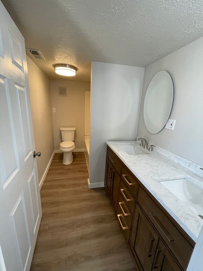 Photo - 1378 W Gentile St Unit Front