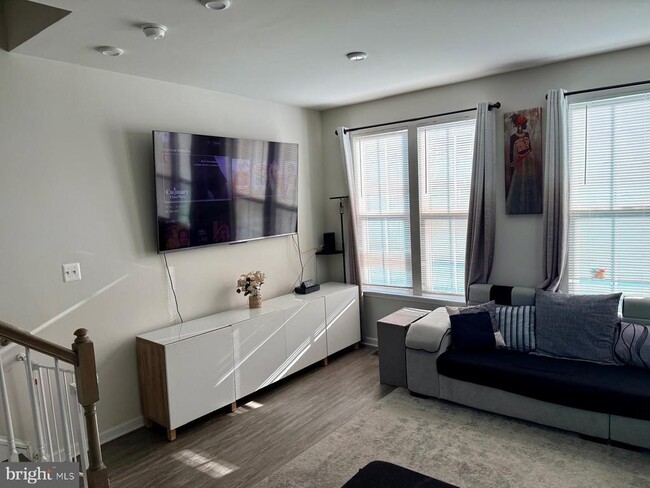 Photo - 7515 Mundell Rd