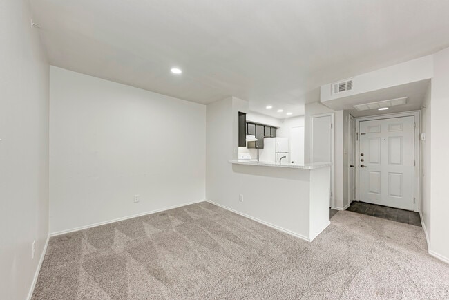 Dinning Area - Arrowhead Park Apartments
