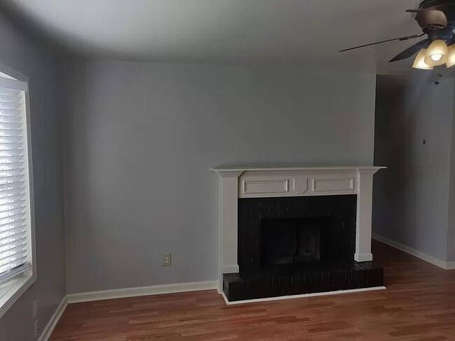 Photo - Immediate move -in. 

Housing vouchers accepted. Unidad A