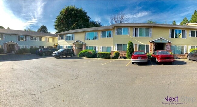 Photo - **SEE LEASING SPECIAL BELOW** Spacious Top Floor Unit~ Great Natural Light~ Updated with Great St... Unidad 6