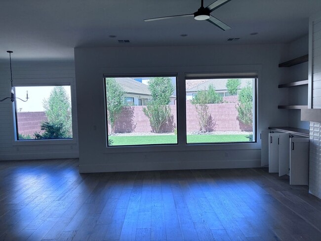 Photo - Beautiful 5 Bed 3.5 bath near Sunrise Valley Park In Washington.