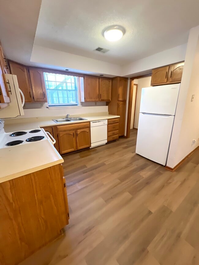 Building Photo - 10207 E 63rd Ter Unit C