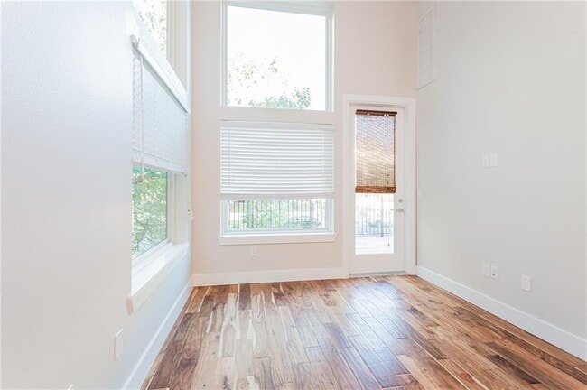 Photo - 2509 Del Curto Rd