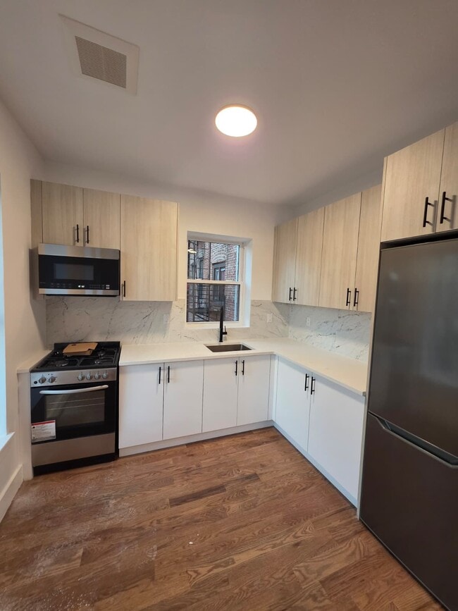 Photo - 286 Hawthorne Ave