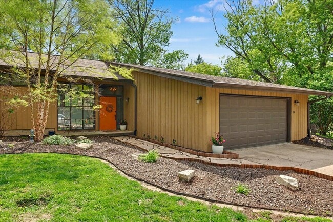Photo - 1010 Parkview Dr