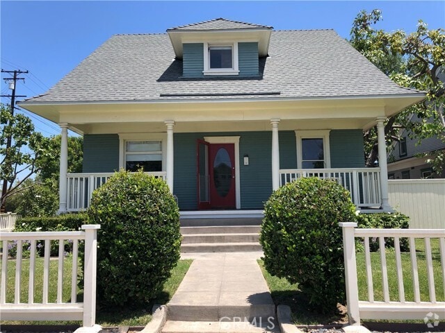 Building Photo - 393 N Shaffer St Rental