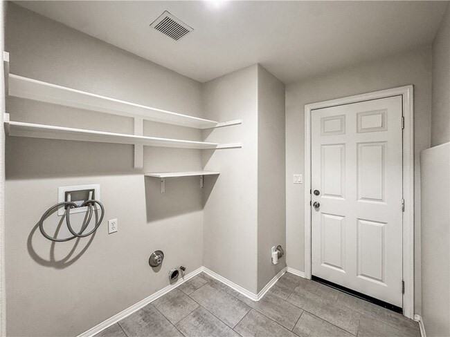 Photo - 20546 Earl St