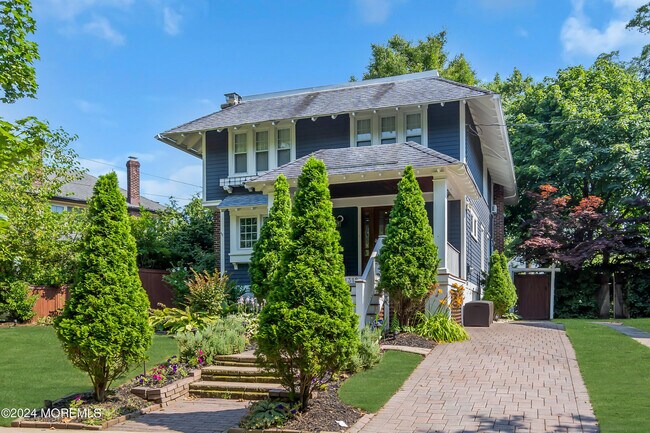 1318 Locust Dr