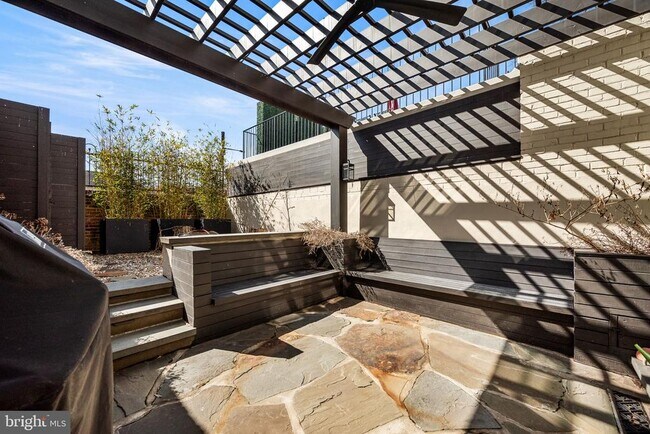 Photo - 438 Spruce St