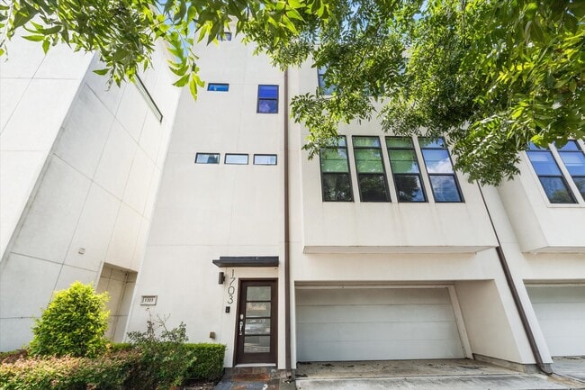 Photo - 1703 Weber St