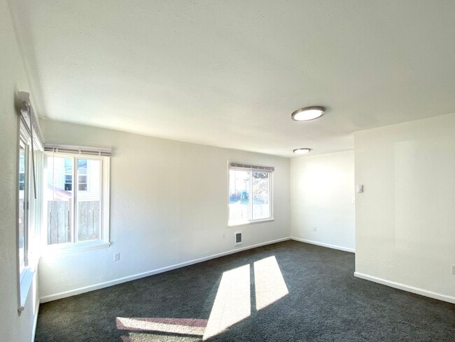 Photo - Dudley 3502-3504# Unidad 3504