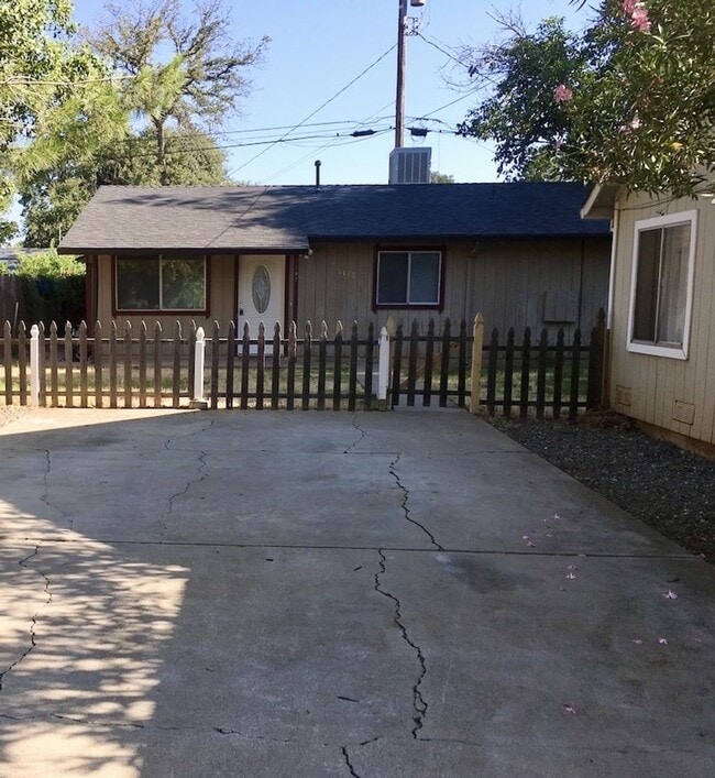 Building Photo - Charming 3-Bedroom Home