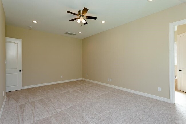 Photo - 8403 Oak Knot Dr