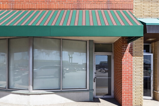 Building Photo - 7036 Cermak Rd Unit 2