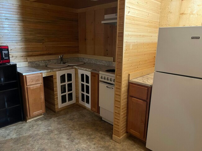 Building Photo - 102 E Erie St Unit C