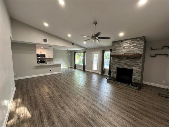 Photo - 927 S Riverside Dr