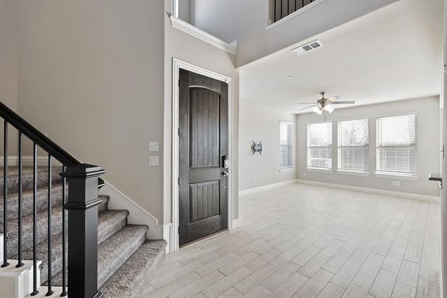 Photo - 521 Hutchinson Ln