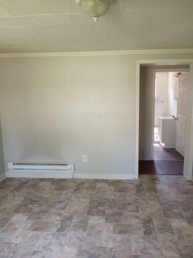 "Charming 2-Bedroom Home with Hardwood Elegance in Spartanburg!"