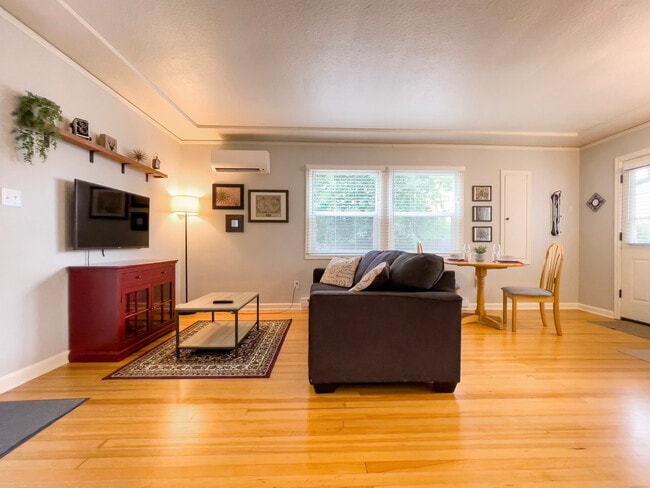 311 W 29th St. Unit B