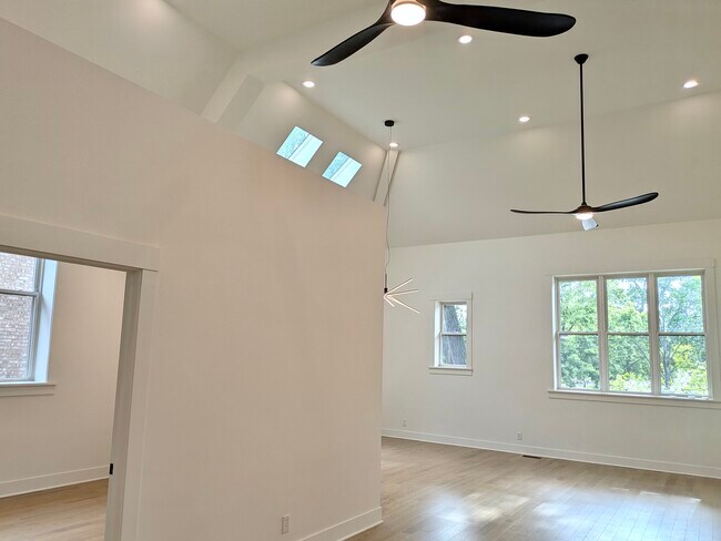 Photo - 1457 N California Ave Unit 2