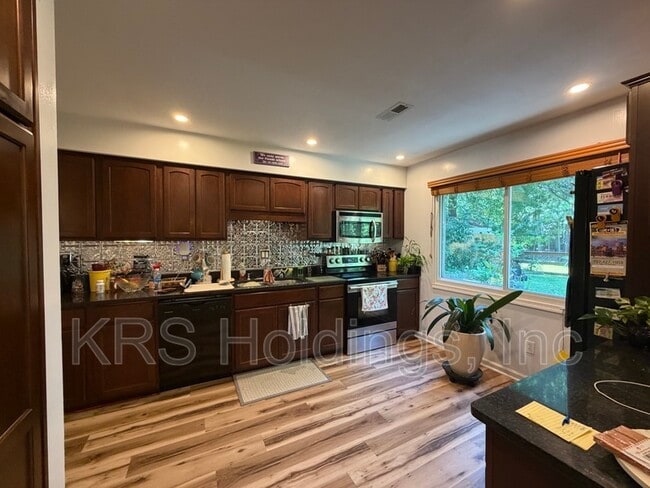 Photo - 3877 Sherman Oaks Ave