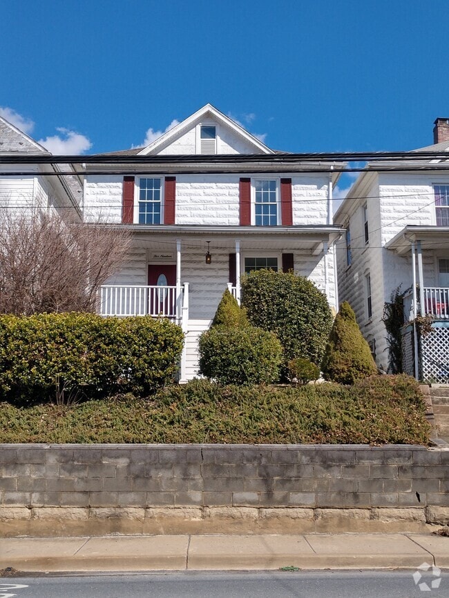 Building Photo - 519 W Potomac St Rental