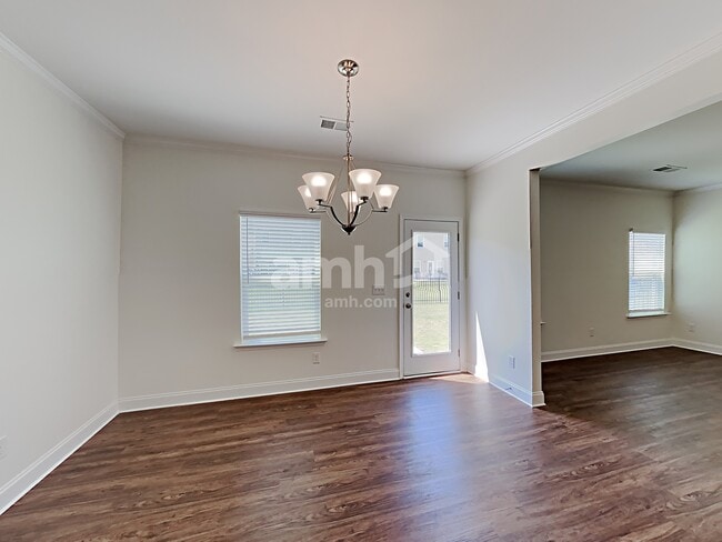 Photo - 688 Woodall Rd