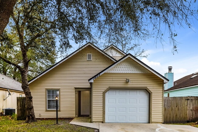Photo - 1853 Alberta Ct N