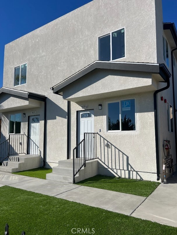 Photo - 409 E 99th St