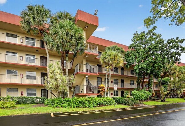 Building Photo - 3341 NW 47th Terrace Unit 311 Rental