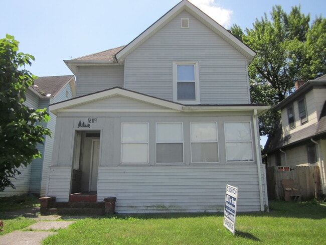 Building Photo - 1209 Scott Ave Unit Apt 3