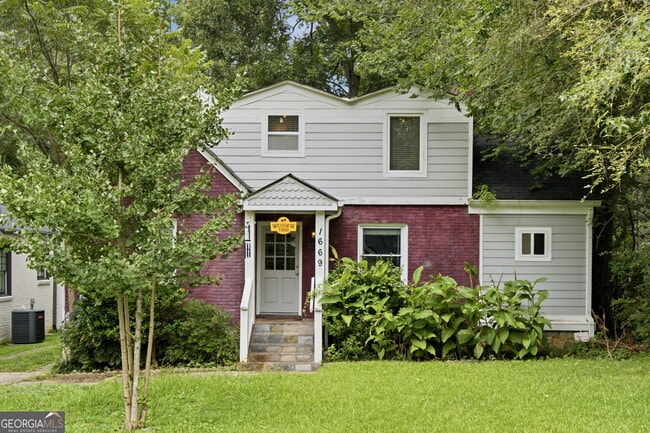 Building Photo - 1669 Emerald Ave SW