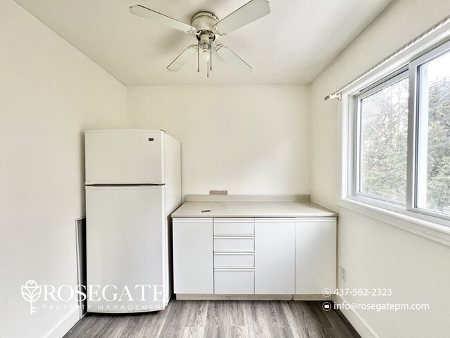 Photo - Spacious 4-Bedroom Townhouse with Front Porch & Parking in London Unit 32