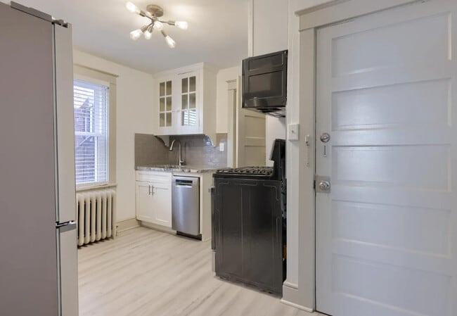 Building Photo - 40 W James St Unit 6 Rental