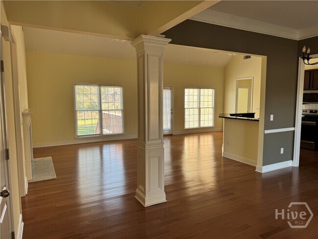 Photo - 1040 Willowynd Point