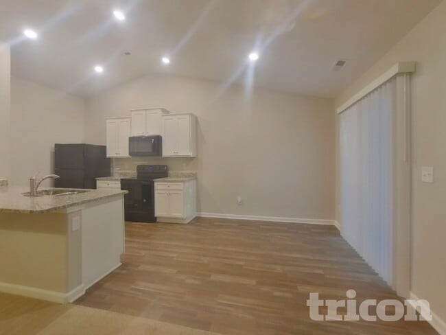 Photo - 320 Waterstone Dr