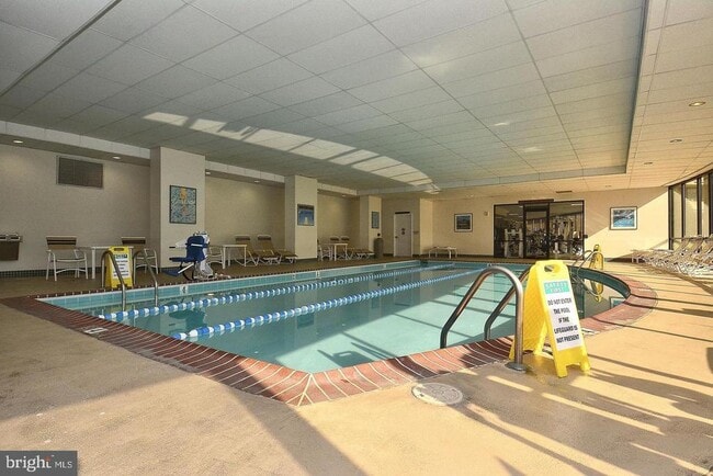 Building Photo - 5225 Pooks Hill Rd Unit 1207S