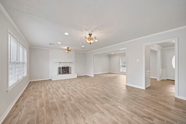 Building Photo - 6302 Hickorycrest Dr Rental